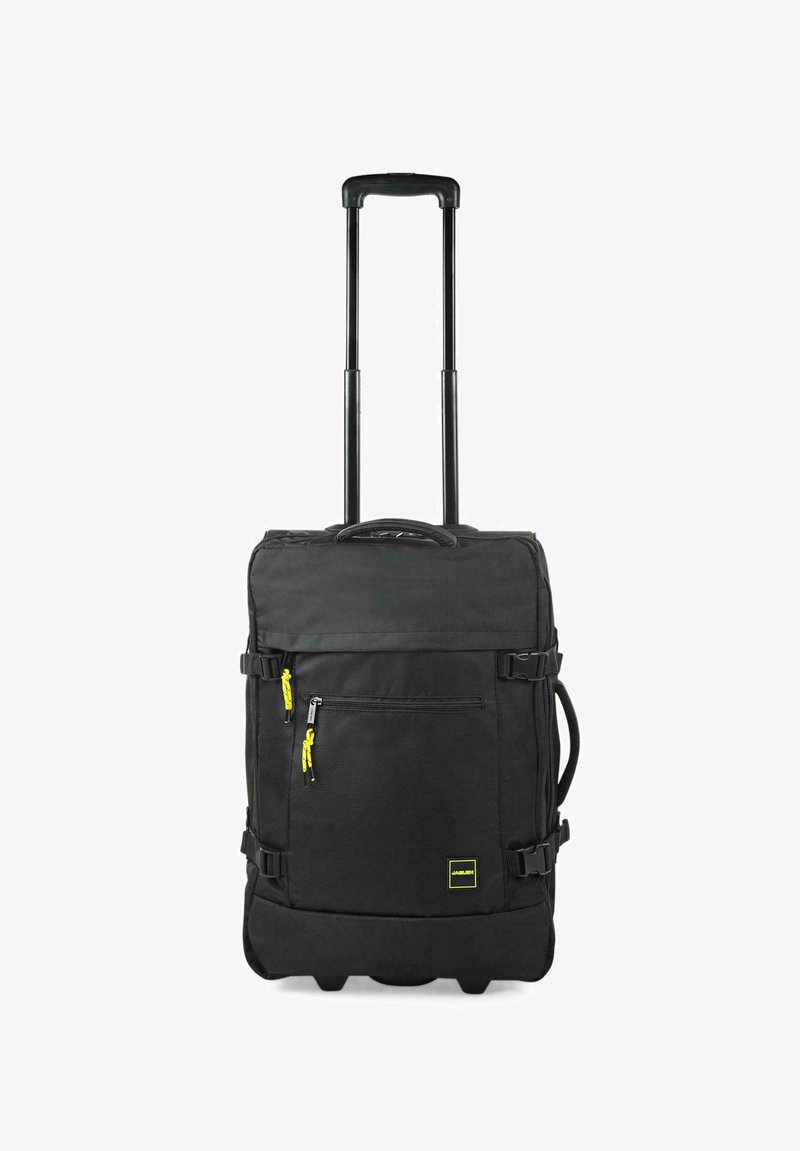 Maleta negra con ruedas hecha de tela duradera, que cuenta con un asa retráctil, múltiples bolsillos con cremallera con acentos amarillos y ruedas resistentes.