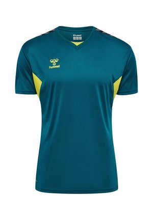 Türkisfarbenes Sporttrikot mit gelben Seitenpaneelen, V-Ausschnitt, kurzen Ärmeln, schwarzen Chevron-Details an den Schultern und gelbem Hummel-Logo auf der Brust.