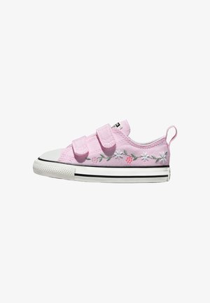 Baskets roses pour enfants avec deux bandes velcro, bout en caoutchouc blanc et broderie florale sur le côté.