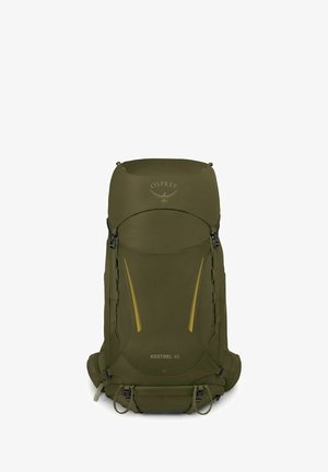 Zaino da trekking verde oliva Osprey Kestrel 48 con molteplici cinghie e scomparti con cerniera, progettato per l'uso all'aperto.