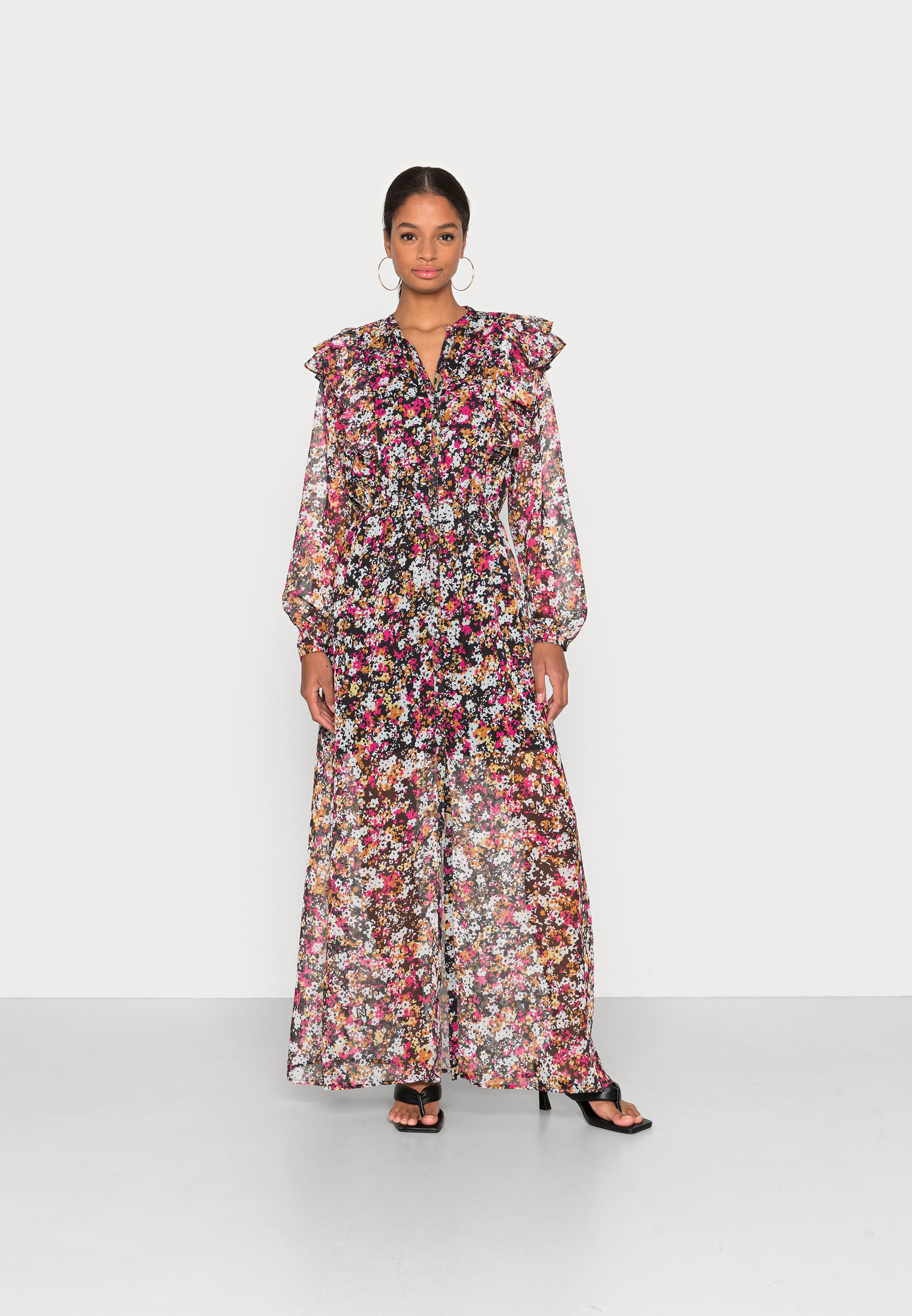 NIKKIE SELA DRESS - Maxi-jurk - hot pink/donkerroze - Zalando.be
