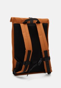 Rains ROLLTOP UNISEX - Dnevni ruksak - rust