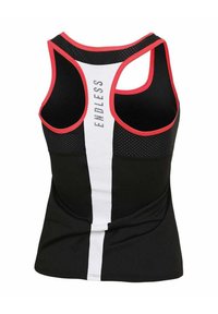 Canotta sportiva nera con una striscia verticale bianca e bordi rossi, dotata di dettagli perforati sulla parte superiore della schiena per garantire traspirabilità.