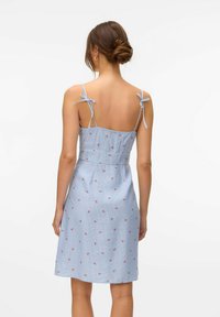 Vero Moda COURTE - Vestito casual - snow white