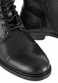 OCHNIK - Botki sznurowane