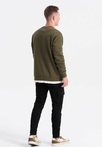 Ombre Felpa - dark olive