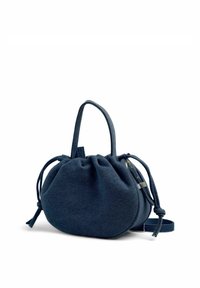 Torba z ciemnoniebieskiego materiału o okrągłym kształcie, z ściąganym szczytem i dwoma krótkimi uchwytami. Posiada dekoracyjny sznurek ściągający i metalowe zdobienia.