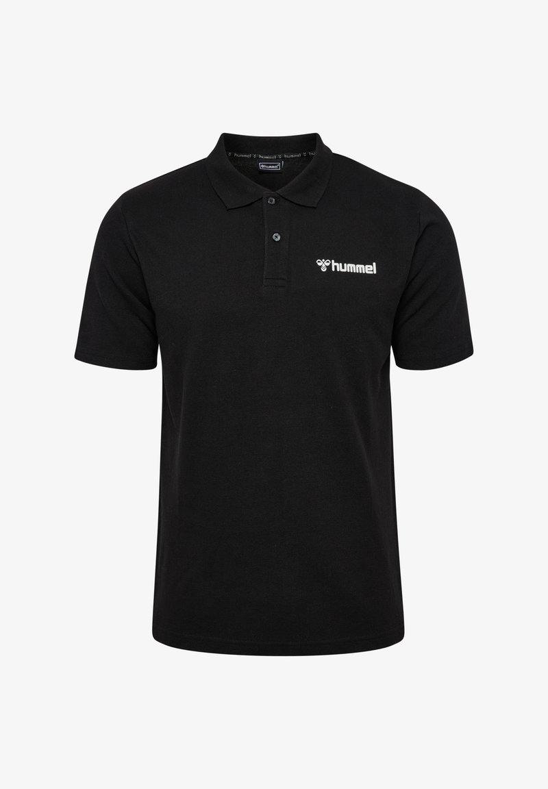 Svart pikétröja i bomull med krage, två knappar och en vit "hummel"-logotyp på vänster bröst. Korta ärmar och rak nederkant.