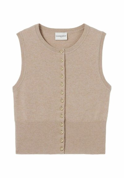 Cárdigan de punto sin mangas en color beige con cuello redondo, que presenta cierres de botones en tono dorado en la parte frontal y una textura de ribete en el dobladillo.