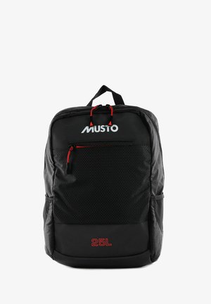 Sac à dos noir avec finition texturée, accents de fermeture éclair rouges, bretelles réglables et étiquette de capacité de 25L à l'avant. Dispose d'une poignée supérieure.