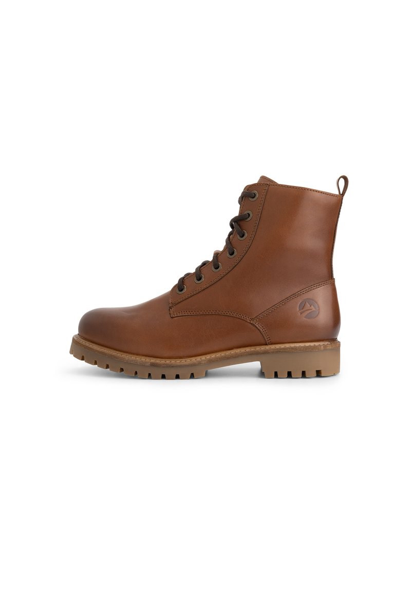Bruine leren enkelboot met ronde neus, voorzien van metalen oogjes, veters en een getextureerde rubberen zool. Daarnaast accentueert een achterste trekpunt het ontwerp.