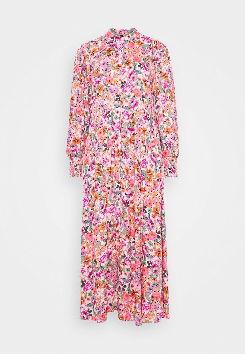 Robe à fleurs avec un mélange de couleurs rose, orange et vert, manches longues, col montant et une silhouette fluide avec une texture froncée.