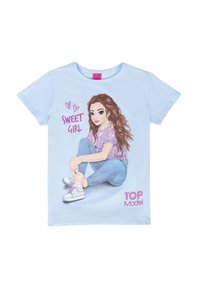 T-shirt di cotone azzurro chiaro con una grafica che raffigura una ragazza seduta in abbigliamento casual. La stampa include il testo "Sweet Girl" e "TOP Model."