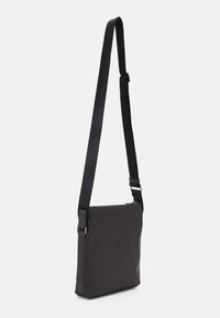 Guess CERTOSA UNISEX - Taška s příčným popruhem - grey