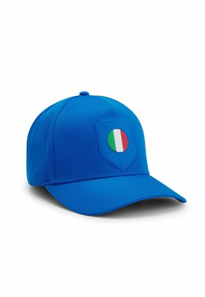 Blauwe honkbalpet met een schildembleem met verticale strepen in de kleuren groen, wit en rood van de Italiaanse vlag op het voorpaneel.