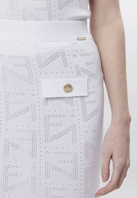 INFLUENCER Bleistiftrock - white