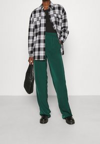 Vero Moda Tall Overhemdblouse - black
