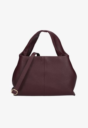 Tief bordeauxfarbene, strukturierte Lederhandtasche mit breitem Schulterriemen und verstellbarem Umhängeriemen vor weißem Hintergrund.