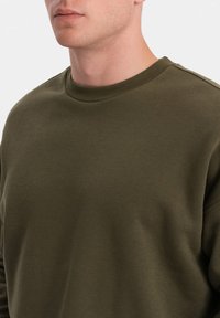 Ombre Felpa - dark olive