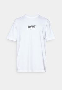 Bílý bavlněný tričko s krátkým rukávem a kulatým výstřihem, na přední straně s černým textem "RIDING HOOPS".