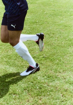 KING ULTIMATE - Football boots artificial grass - silver/ black/white