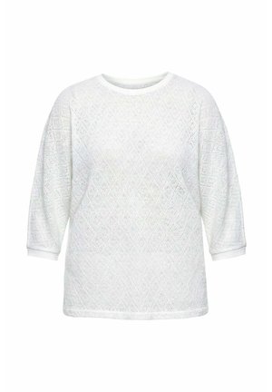 Witte gebreide trui met ruitpatroon, ronde hals en driekwart mouwen.