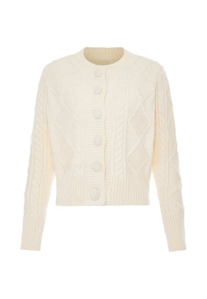Gilet tricoté couleur crème avec des motifs en câble et en losange, encolure ronde, manches longues, poignets côtelés et six grands boutons recouverts de tissu à l'avant.
