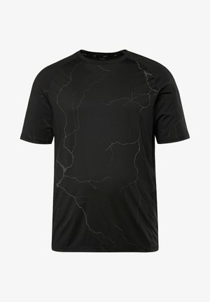 Camiseta negra de manga corta con un sutil patrón de mármol blanco, confeccionada en una tela suave y ligera con un cuello redondeado.