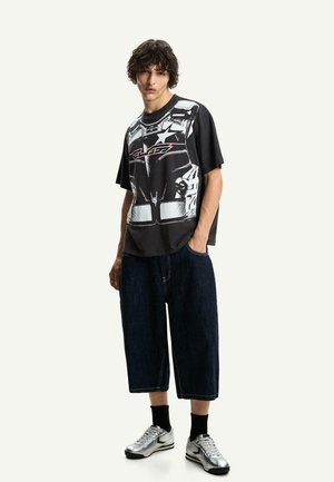 Bershka SHORT SLEEVE  - Print T-shirt - black