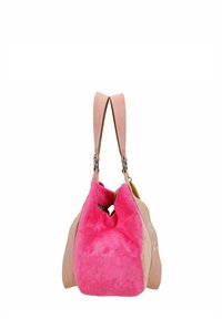 Sac à main rose et beige en daim et cuir, avec un design décontracté, de larges poignées et une grande ouverture. Contraste de couleurs remarquable.