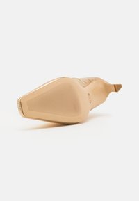 MICHAEL Michael Kors COSMO KITTEN BOOTIE - Klassikalised poolsaapad - pale gold