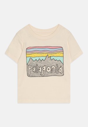 Patagonia BABY FITZ ROY SKIES UNISEX - Tricou cu imprimeu - beige