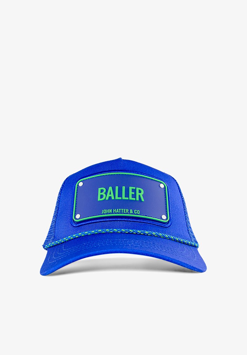 Blaues Cap mit grünen Netzseiten, ausgestattet mit einem rechteckigen Patch, auf dem "BALLER" und "JOHN HATTER & CO" in fetten Buchstaben steht.