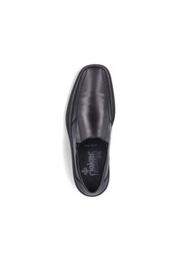 Zwarte leren instapschoen met een gladde afwerking, ronde neus, gedetailleerde stiksels langs de randen en een gevoerde binnenzool.