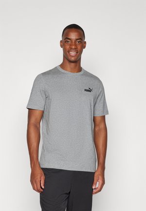Grå kortærmet t-shirt lavet af et glat stof, med et lille sort Puma-logo på den øverste venstre brystområde.