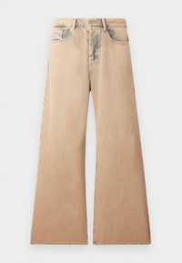 Jean beige à jambes larges, taille haute, fermeture devant par bouton et zip, passants pour ceinture, poches avant et arrière.