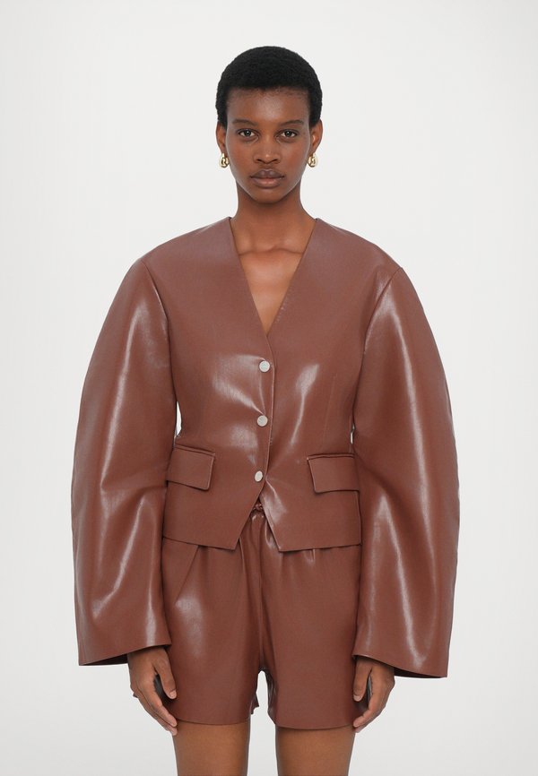 KIYO - Blazer - henna