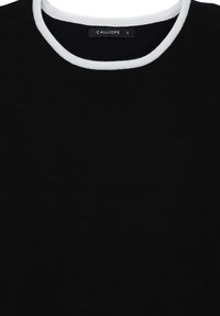 Maglione nero con un colletto a coste bianco. Caratterizzato da una texture liscia e un'etichetta con la scritta "CALLIOPE" di taglia "S". Design semplice.