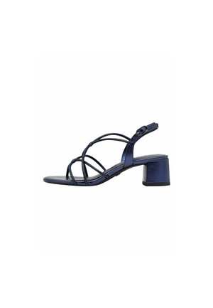Sandale bleu foncé à brides avec un petit talon bloc et une bride réglable à boucle à l'arrière.