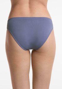 Tamno plavi bikini donji dio s glatkom teksturom, s visokim izrezom i elastičnom stražnjom trakom, prikazan s leđa.