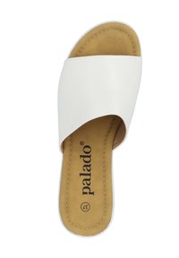 Sandalo sintetico bianco con design a bande incrociate, soletta color tan e cuciture a contrasto. Nome del marchio "palado" stampato sulla soletta.
