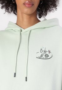 KARL LAGERFELD x JORGE PARRA OVERSIZED - Φούτερ με κουκούλα - spray