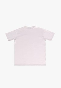Camiseta de algodón blanca con mangas cortas, cuello redondo clásico y un diseño limpio y sencillo. La tela parece suave y ligera, con una textura mínima.