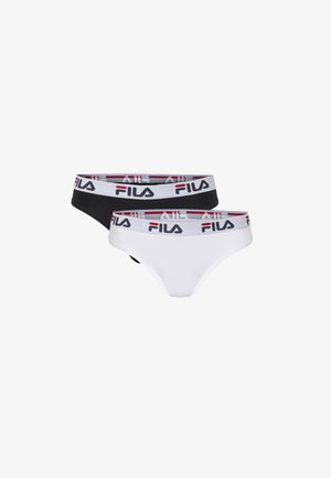 Twee damesbikini-onderbroeken van het merk FILA, één zwarte en één witte, elk met een witte tailleband met het FILA-logo in zwart en rood.