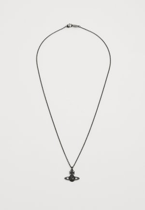 Schwarzmetall-Halskette mit einem zentralen Anhänger in Form einer stilisierten Eule, mit filigranen Details und einer strukturierten Kette.