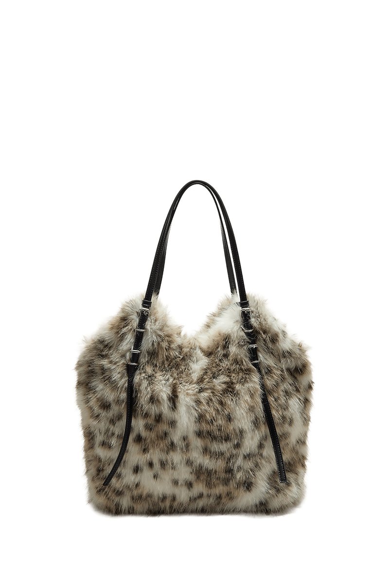Borsa in finta pelliccia con motivo maculato in tonalità di marrone e crema. Caratterizzata da tracolle in pelle nera e una superficie esterna morbida e texturizzata.