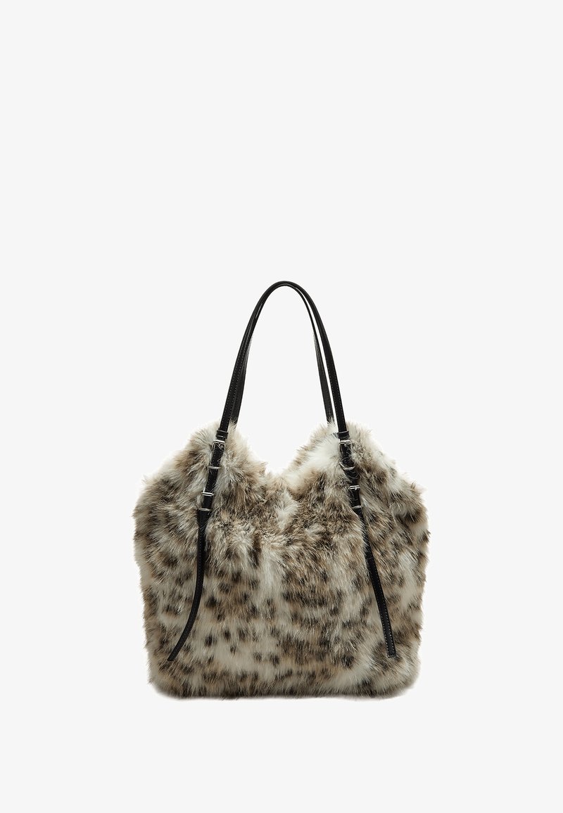 Borsa in finta pelliccia con motivo maculato in tonalità di marrone e crema. Caratterizzata da tracolle in pelle nera e una superficie esterna morbida e texturizzata.