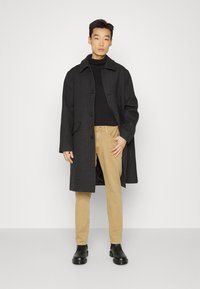 Tommy Hilfiger DENTON COLOR - Calças de ganga de perna direita - countryside khaki