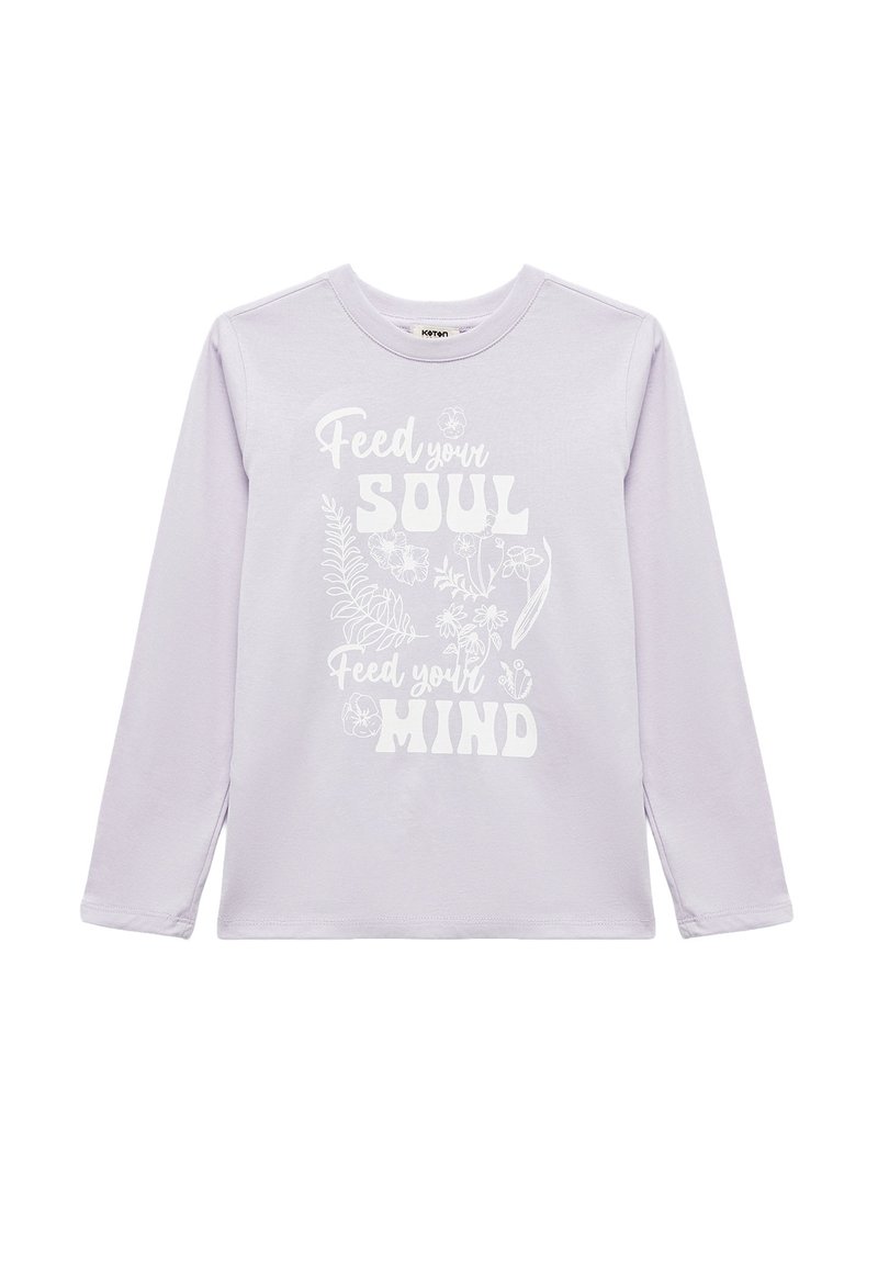 Lichtpaarse langemouwen shirt met witte tekst: "Voed je ZIEL Voed je GEEST," met bloemen- en bladdesigns rond de tekst.