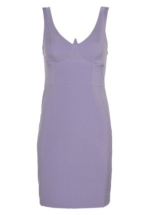 Robe moulante lavande sans manches avec un profond décolleté en V et une taille ajustée, longueur au genou avec un tissu simple et lisse.